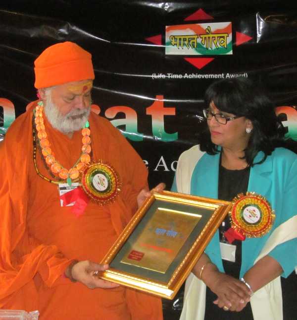 Swami Maheshwarananda gets Bharat Gaurav award